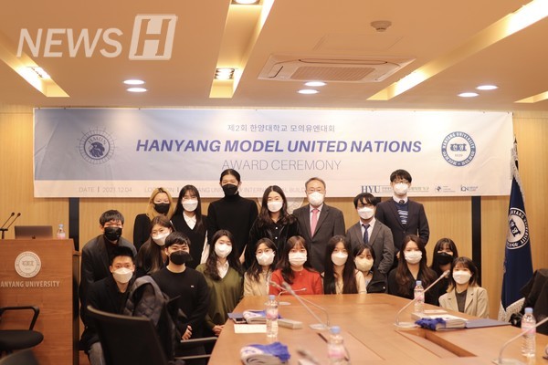 第二届汉阳大学模拟联合国大会颁奖仪式