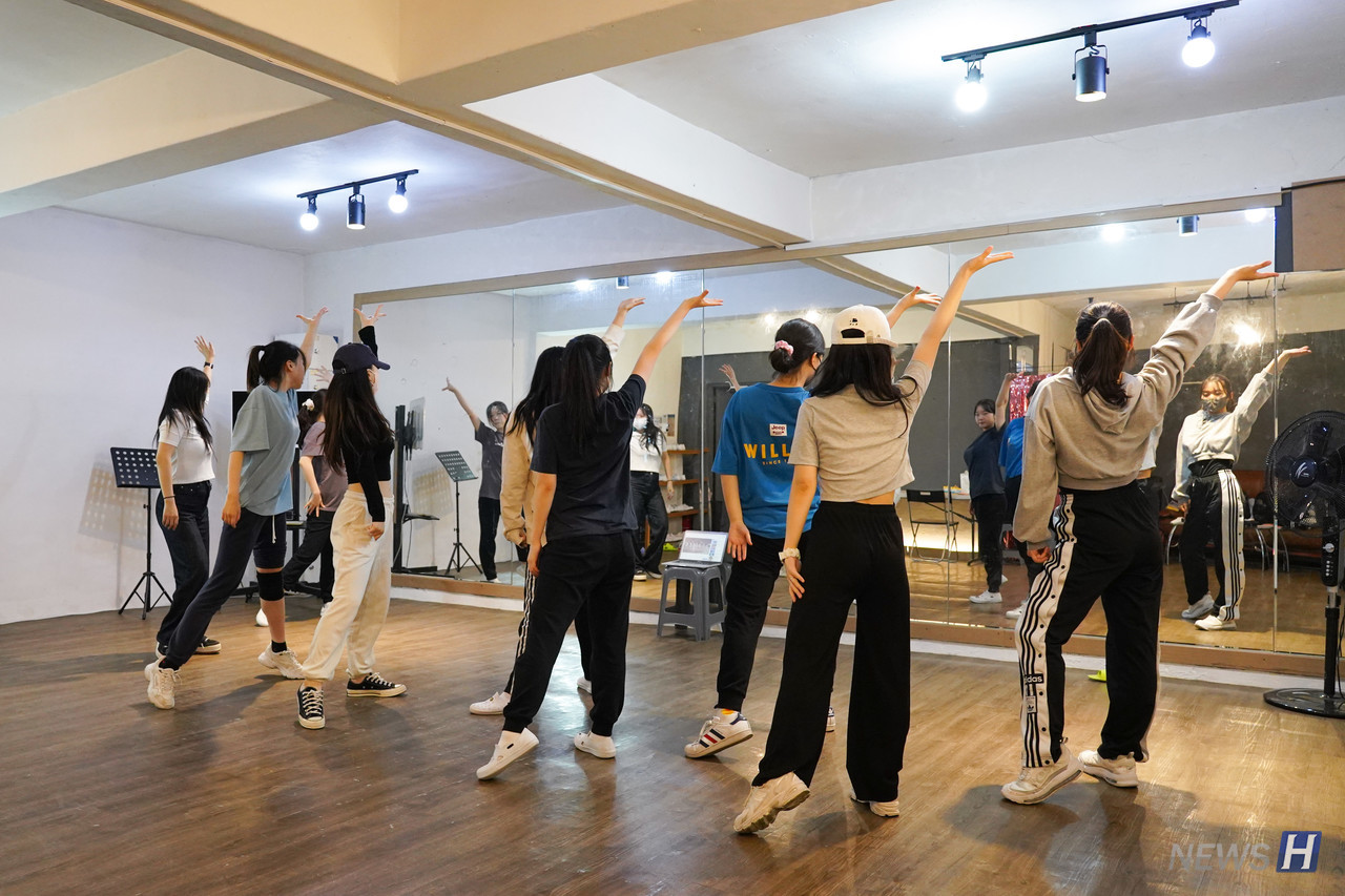 ▲ 댄스 커버 공연 준비가 한창인 사회과학대학 댄스동아리 디올(Dior).