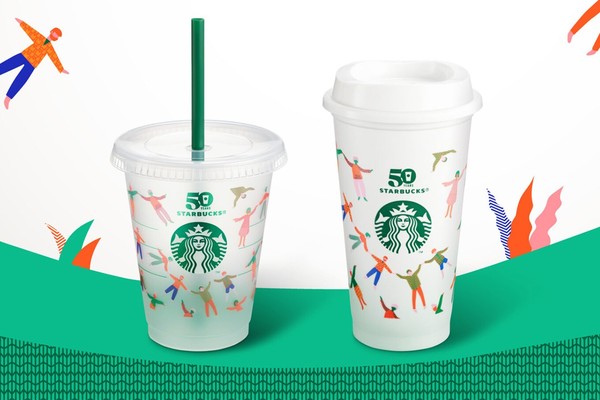 ▲ 스타벅스는 지난해 50주년 기념으로 다회용 컵을 소비자에게 제공하는 이벤트를 진행했다. 해당 컵은 최대 사용 횟수가 20회로 밝혀져, 결국 플라스틱 쓰레기를 발생시킨다는 비판이 일었다. ⓒ 스타벅스 코리아