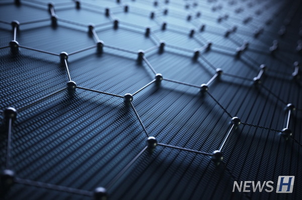 ▲ 그래핀 구조를 나타낸 모형. 그래핀은 높은 기계적 강도와 전기전도도를 가진다. ⓒ 게티이미지