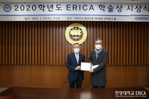 HYU학술상을 수상한 전자공학부 홍승호 교수