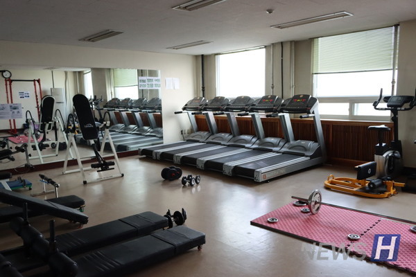▲한양대 한군단 건물 내 체력단련실의 모습. 한양대 학군단은 후보생을 위한 다양한 편의시설을 갖추고 있다.