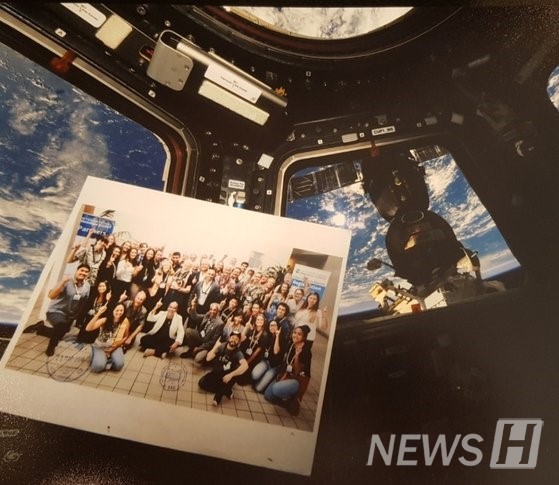 ▲ 이태식 교수와 동료들의 사진을 국제우주정거장(ISS)에서 촬영한 모습. 우주 진출에 대한 그의 열망을 엿볼 수 있다. ⓒ 이태식 교수