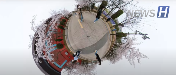 360도 촬영을 하고 있는 학생들