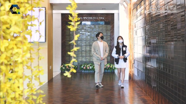 본관 내부이다 (출처: 토토사이트 주인공학교 유튜브 채널)