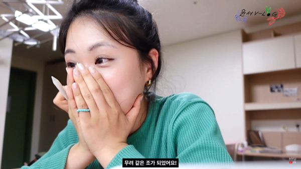 온라인 수업을 통해 조원과 대화를 나누고 있다.