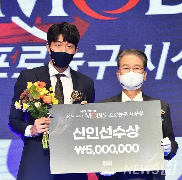 ▲오재현(스포츠산업학과 4) 씨는 자신보다 쟁쟁한 후보들이 있기에 받을 수 있을까 걱정이 많았다. 팀에서 높게 평가해주고 기회를 줘서 수상할 수 있었던 것 같다며 아직 실감이 나지 않는다고 말했다. ⓒ 오재현 학생