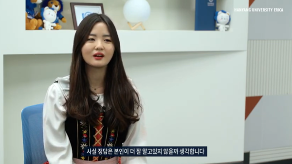 ▲ 전공을 살려야 할까는 질문에  답하는 김예지 동문 ⓒ한양대 모먼트 토토사이트 유튜브