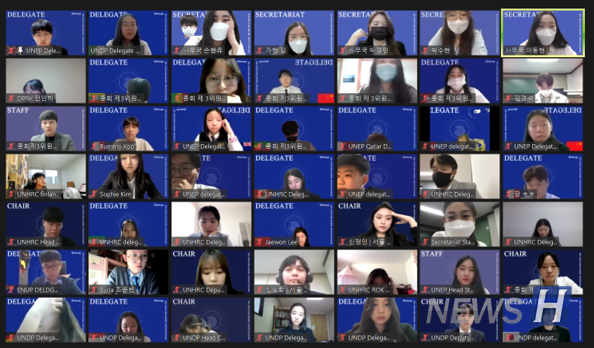 ▲ 제1회 한양대학교 온라인 모의 유엔대회에서 참가자들이 담당국가의 이익을 대변해 토론한다. ⓒ 박소희 학생