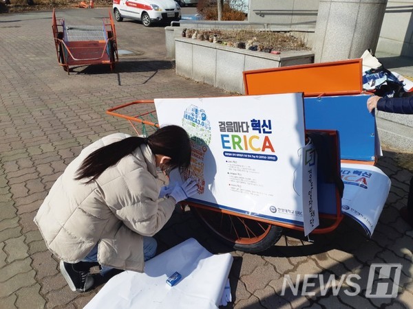 희망한대는 안산 지역 내 폐지 수거 손수레 2대에 3개월간 사회공헌 광고를 진행했다.