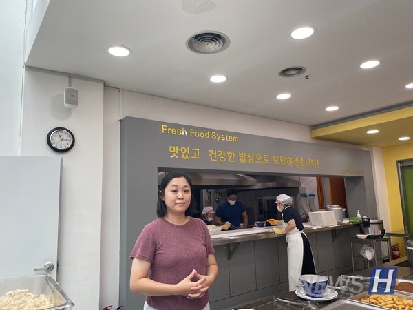 ▲ 창업보육센터 토토사이트 쿠폰 영양사 신지연 씨는 "학생과 교직원에게 양질의 서비스를 제공하기 위해 노력하고 있다"고 말했다. ⓒ 김수지 기자