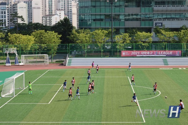 ▲ 높은 곳에서 촬영한 축구 경기 진행 현황이다.