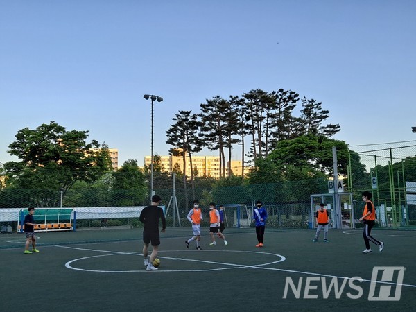 ▲ 김동민(전기공학과3) 씨는 ‘포유’ 활동을 통해 체력도 쌓고 다양한 사람도 만날 수 있었다며 학과나 중앙 축구토토사이트 순위에 참여해보길 추천했다. ⓒ김동민 학생