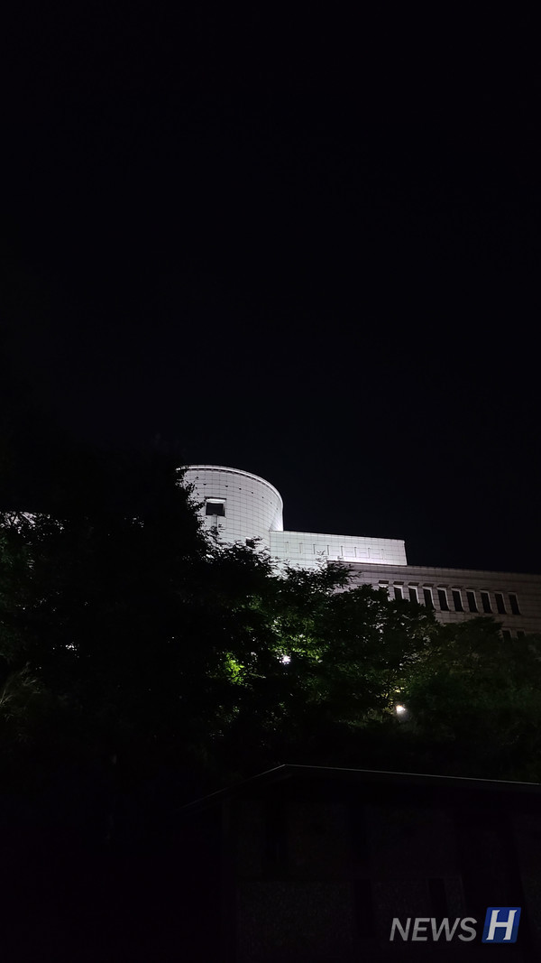 ▲ 운치 있는 백남학술정보관의 모습이다.