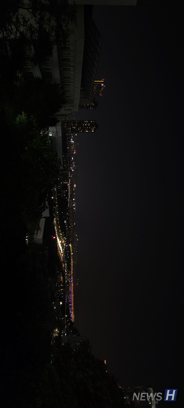 ▲ 인문과학관에 도착하면 보이는 아름다운 서울의 야경이다.