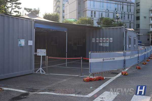 ▲ 해당 주차장 우측으로 발걸음을 돌리면 코로나19 검사를 받을 수 있는 선별진료소가 나온다.
