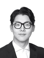 ▲ Professor Hyun Kyung-hoon