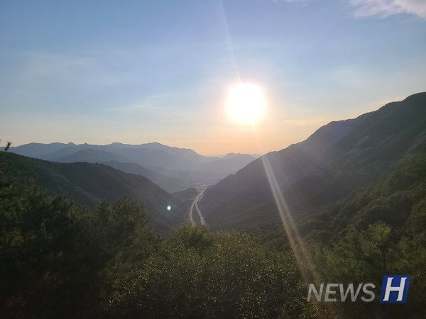 ▲ 이화령 정상에서 찍은 풍경. 이화령은 해발 548m로 국토 종주 호빵맨토토 내 가장 높은 고개다. ⓒ 박지웅 기자