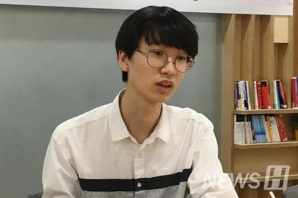 ▲ 지난 2019년 한양대 창업지원단과의 인터뷰 당시 김동우(경영학부 3) 씨의 모습. 그가 활동하는 설리번 토토사이트 쿠폰는 창업 동아리로 선정되기도 했다. © 김동우 학생