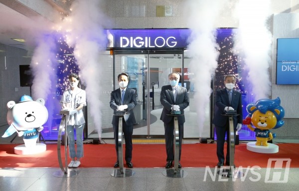 ▲ '디지털캠퍼스 구축 위한 MOU'를 체결한 한양대와 신한은행 ⓒ신한은행