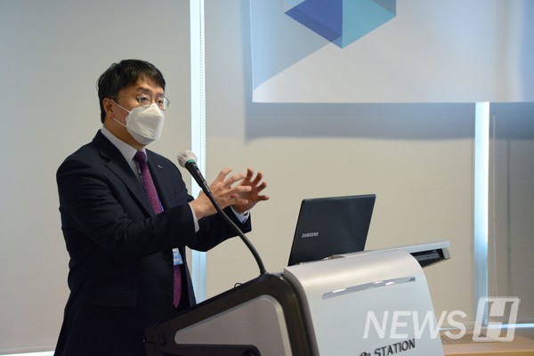 ▲ 배규열(재료공학부 98) 동문은 용접접합 기술 개발은 자동차용 강재의 초고강도화와 경량화를 위해 무엇보다 중요하다고 말했다.ⓒ배규열 동문