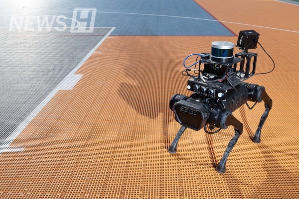 ▲ 기계공학부 오기용 교수 연구실에서 개발한 4족 보행 로봇