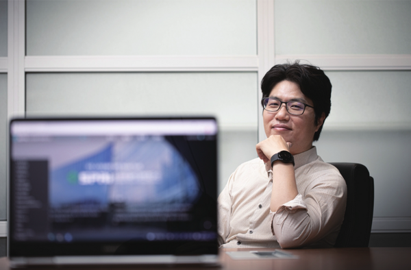 ▲토토사이트 콬의 핵심과 특별함은 '공간'에 있다. 이승환 박사는 포스트 인터넷 시대를 대비한 새로운 전략이 필요하다고 강조한다.