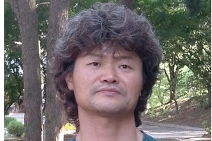 ▲ 함기석(수학과 86) 씨의 모습 ⓒ 함기석 시인