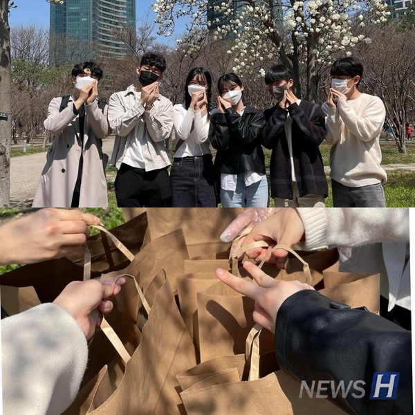 ▲ 휴머니스트 회원들이 서울숲 환경정화 활동을 마친 후 인증 사진을 촬영하고 있다. 휴머니스트는 플로깅을 통해 건강과 환경을 챙기고 부원 간 친목도 다졌다. ⓒ 유지훈 학생