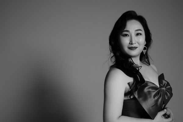 ▲ Kim Yoon Hee (Department of Vocal, class of 95) held a recital at Sejong Center and played a song cycle of Schumann depicting life of a woman and opera arias. ⓒ alumni Kim Yoon Hee