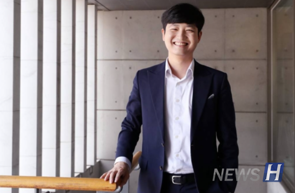 ▲  Alumni Kim Jae Hyuk established AR glass startup LetinAR in October 2016. LetinAR is receiving global attention and successfully attracting multiple investments, being acknowledged by their differentiated technology. ⓒ alumni Kim Jae Hyuk