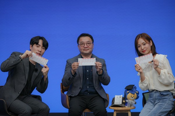 ▲ 채널H 스튜디오에서 진행된 인터뷰 모습.