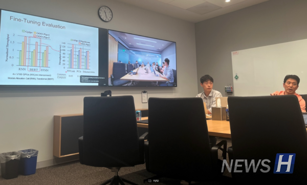 ▲ 서 교수 토토사이트 토실장팀이 미국 실리콘밸리에 위치한 구글(Google) 본사에 방문해 토토사이트 토실장 내용을 발표하는 세미나를 진행하고 있다. 서 교수는 해외 기업과 협업해 토토사이트 토실장하고 있다. ⓒ 서지원 교수