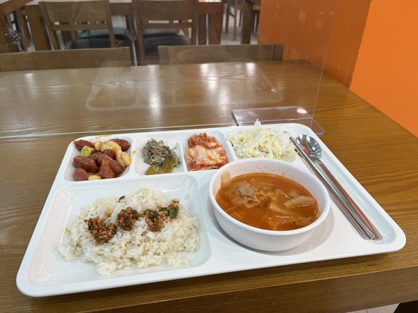 ▲ 창업보육센터의 학식 식단 사진.