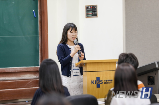 ▲ Professor Kim Mi-ran of the Department of Mathematics is a new professor who started her research career at Hanyang University this semester. She conducts global research in cryptography and leads international standards. ⓒ Professor Kim Mi-ran