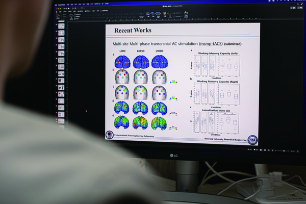 뇌과학은 여러 지식이 결합되는 다학제 학문으로 그 범위가 다채롭고 광활하다. 임창환 교수는 뇌-컴퓨터 인터페이스, 비침습적 뇌 자극(조절) 시스템, 뇌질환 진단을 위한 뉴로마커 개발 등 다양한 연구를 진행하고 있다.