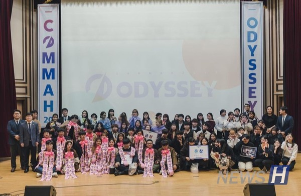 ▲ 올해 콤마는 협력 기업으로 정식품과 라카이코리아가 참여했으며 총 8개의 학생팀 중 2팀이 1위를 차지했다. 학술제에 참여한 학생팀과 운영진은 약 1년간 학술제를 위해 준비하는 등 많은 정성을 쏟았다. ⓒ 광고홍보학과 학술제 COMMAH 