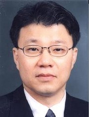 Professor Yoon Chong-seung, School of Materials Science and Engineering