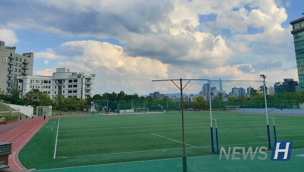 ▲ 지선정(경제금융학부 2) 씨가 주로 수업을 듣는 경제금융관에 가는 길에 직접 촬영한 사진. 지 씨는 대면 수업을 들으며 학교 풍경 사진을 남기는 취미를 가졌다. ⓒ 지선정 학생