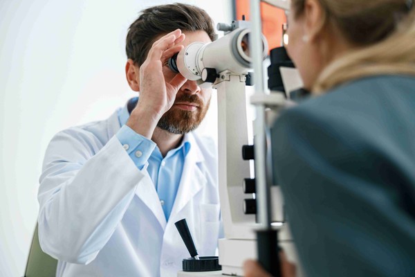 ▲ 고령화 사회에서의 다양한 망막 질환 조기 진단 및 치료를 통한 실명 예방을 위해서는 인공지능 연구가 큰 역할을 할 수 있다. ⓒ 게티이미지뱅크