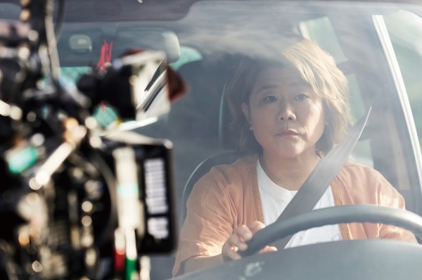 tvN 드라마 '우리들의 블루스' 스틸 컷. 이정은 배우는 현시대의 작고 소소한 이야기들을 아름답게 풀어낸 드라마라 이 작품이 특별히 기억에 남는다고 꼽았다.