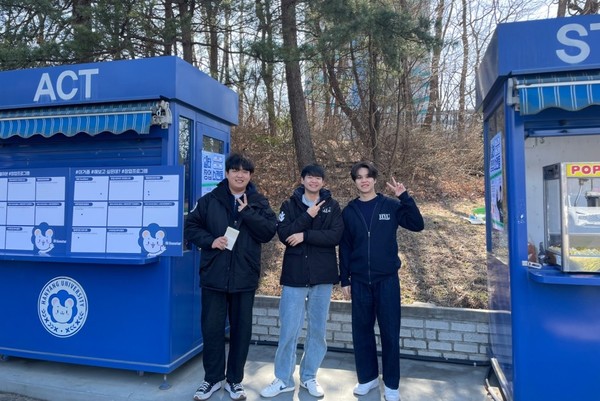 라이온스타는 Knowledge Market에서 행사를 진행했다.