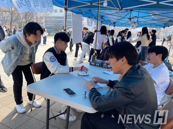 ▲ 과학기술융합먹튀검증 토토사이트 학생회는 타임캡슐 봉인식에 대한 학생들의 흥미와 참여도를 높이고자 다양한 학생 참여형 이벤트들이 마련했다. ⓒ 과학기술융합먹튀검증 토토사이트 학생회 MOON
