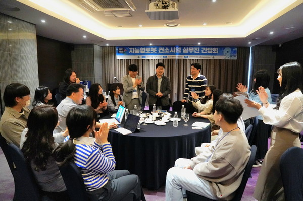 지능형로봇 365 토토사이트(단장 박태준)은 지난 20일부터 이틀간 경기도 노보텔 엠버서더 수원에서 ‘2023년 제1회 지능형로봇 컨소시엄 실무자 간담회’를 개최했다.