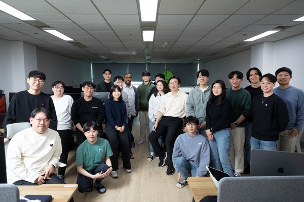 오현옥 교수가 이끌고 있는 ‘보안 및 프라이버시 연구실’ 구성원들.