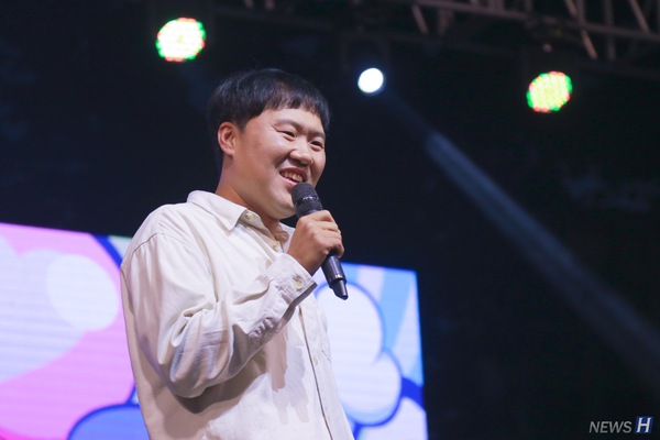 ▲ 3일 차의 진행을 맡은 개그맨 김용명.