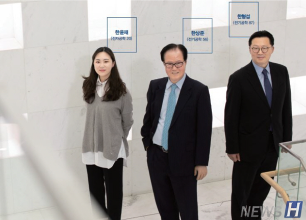 ▲ 전기공학전공 3대 동문인 한윤재(전기생체공학부 전기공학전공 4, 왼쪽), 한상준(전기공학 56, 가운데), 한형섭(전기공학 87, 오른쪽) 씨는 입학 전부터 많은 화제를 모았다.