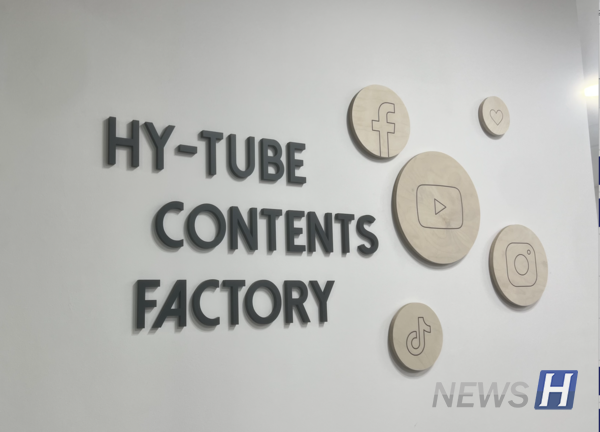 ▲ 한양플라자 4층에 위치한 HY-TUBE CONTENTS FACTORY. 이곳에는 영상 편집, 녹음, 영상 촬영 등 콘텐츠 제작에 필요한 시설과 기기들이 있다. ⓒ 박서영 기자