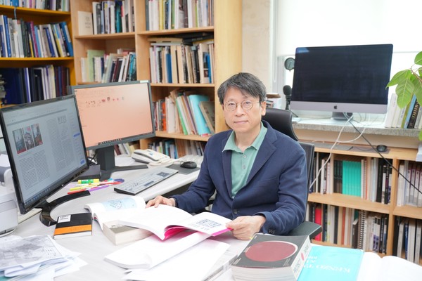 정 교수는 북한인들의 실상을 보다 정확하게 포착하기 위해 토토사이트 w 주거와 도시에 대한 연구는 기본적으로 내재적인 관점을 유지하고자 했다.