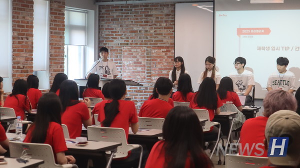 ▲ 재학생 간담회에서 고등학생들이 궁금한 점을 질문하고 재학생이 답하는 시간을 가졌다. 학생들은 입시와 학과 활동 등에 대해 다양한 질문을 던졌다. ⓒ 윤사랑 기자